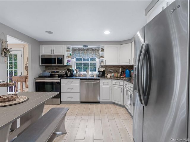 33 Winside Lane, Coram, NY 11727