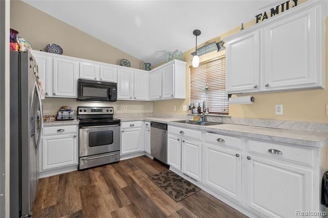9166 Lantern Way, Newport, MI 48166