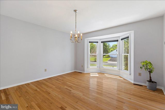 4 ROSELAND CT, Princeton Junction, NJ 08550