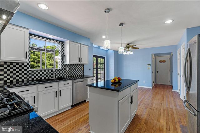 4 ROSELAND CT, Princeton Junction, NJ 08550