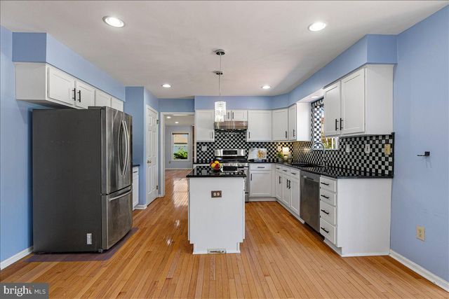 4 ROSELAND CT, Princeton Junction, NJ 08550