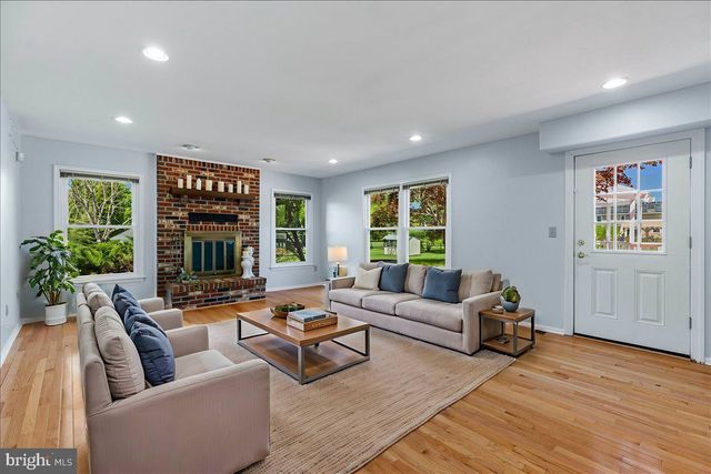 4 ROSELAND CT, Princeton Junction, NJ 08550