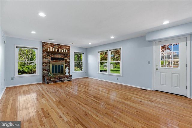 4 ROSELAND CT, Princeton Junction, NJ 08550