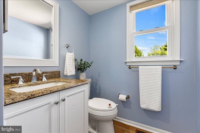 4 ROSELAND CT, Princeton Junction, NJ 08550