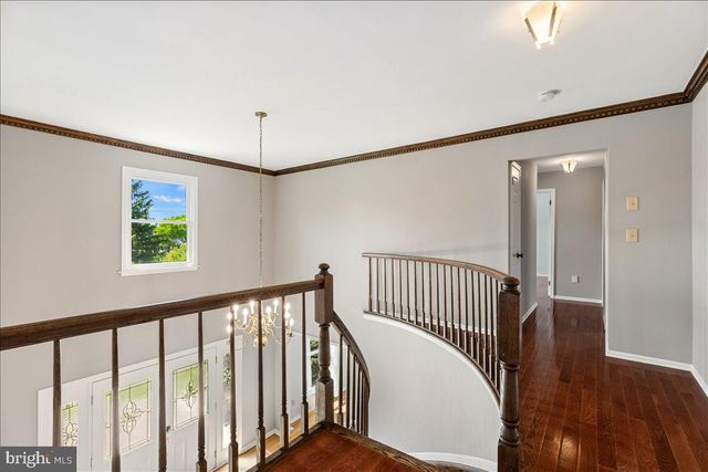 4 ROSELAND CT, Princeton Junction, NJ 08550