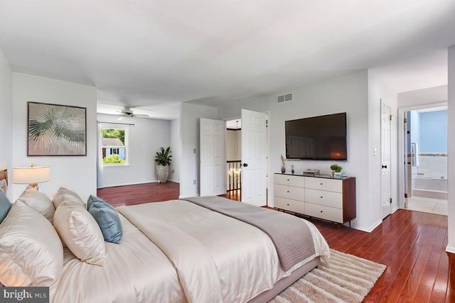 4 ROSELAND CT, Princeton Junction, NJ 08550