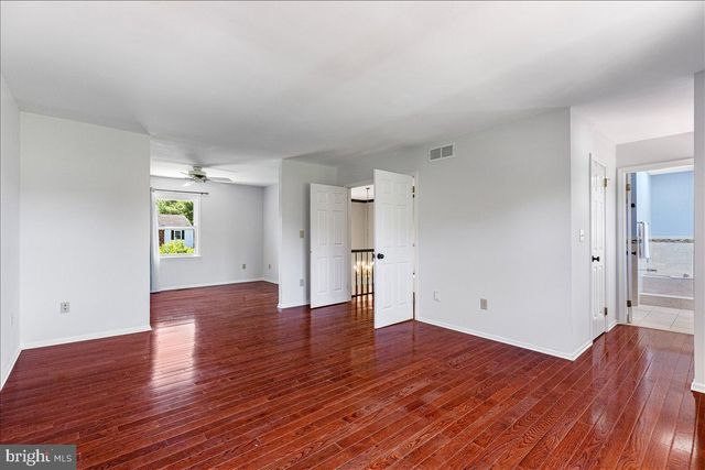 4 ROSELAND CT, Princeton Junction, NJ 08550