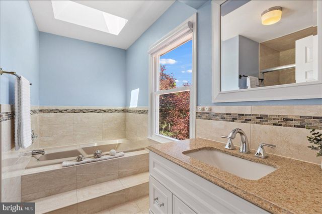 4 ROSELAND CT, Princeton Junction, NJ 08550