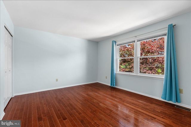 4 ROSELAND CT, Princeton Junction, NJ 08550