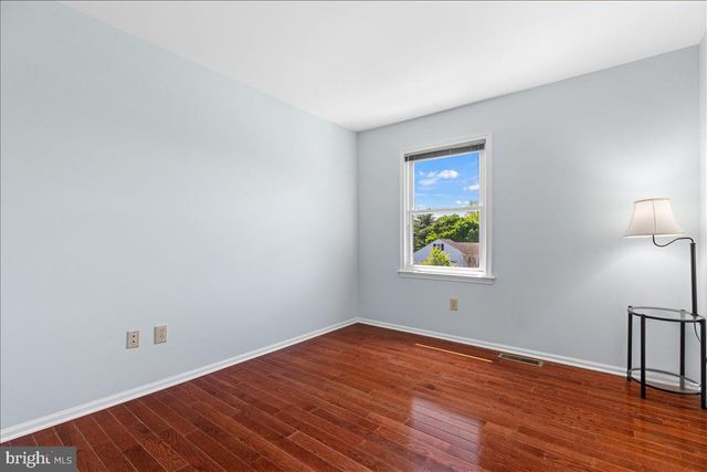 4 ROSELAND CT, Princeton Junction, NJ 08550