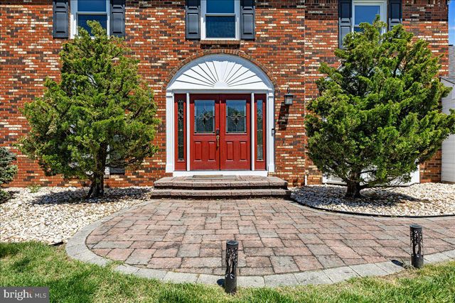 4 ROSELAND CT, Princeton Junction, NJ 08550