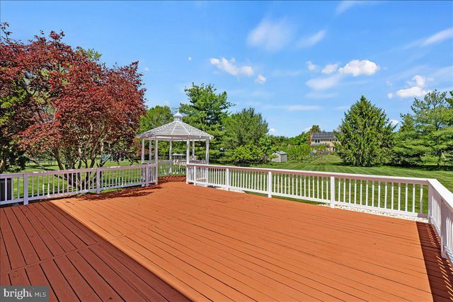 4 ROSELAND CT, Princeton Junction, NJ 08550