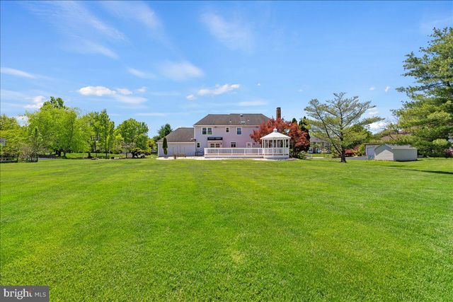 4 ROSELAND CT, Princeton Junction, NJ 08550