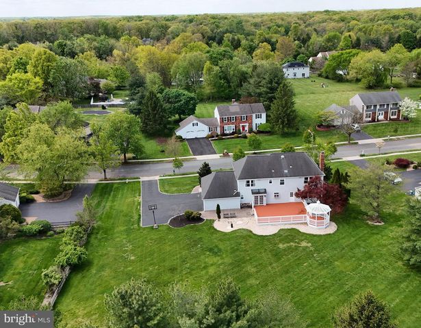 4 ROSELAND CT, Princeton Junction, NJ 08550