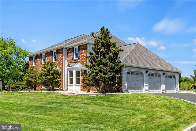 4 ROSELAND CT, Princeton Junction, NJ 08550