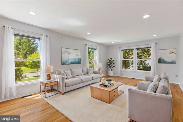 4 ROSELAND CT, Princeton Junction, NJ 08550