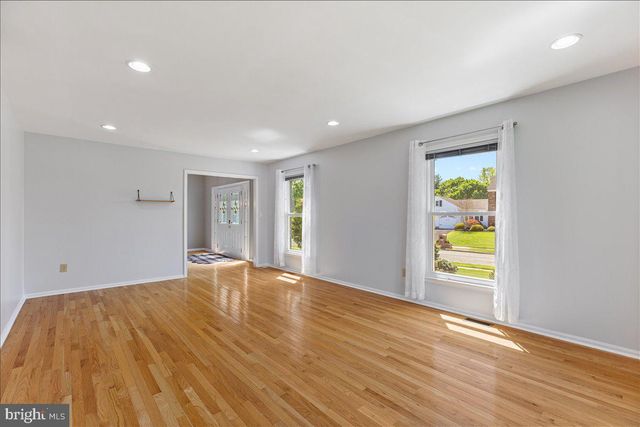 4 ROSELAND CT, Princeton Junction, NJ 08550