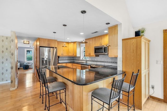 3 Macleod Ln, Acton, MA 01720