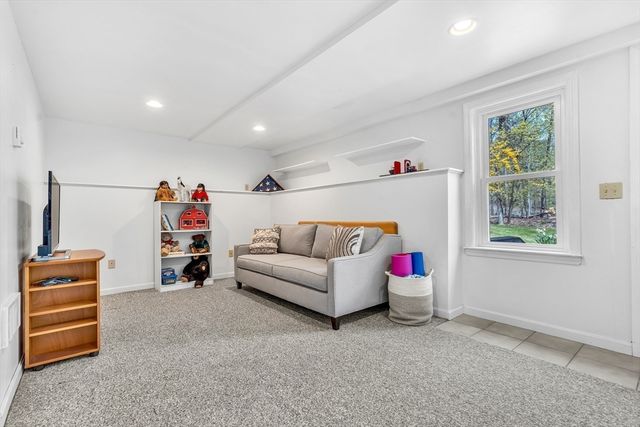 3 Macleod Ln, Acton, MA 01720