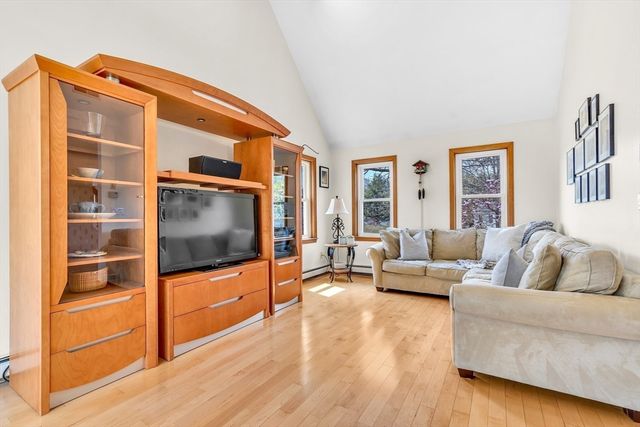 3 Macleod Ln, Acton, MA 01720