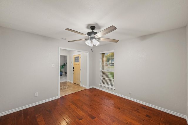 1904 Oakridge DR, Round Rock, TX 78681