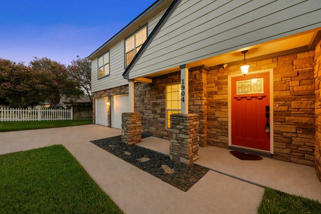 1904 Oakridge DR, Round Rock, TX 78681