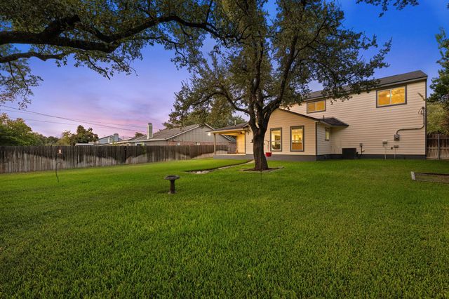 1904 Oakridge DR, Round Rock, TX 78681