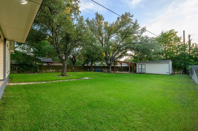 1904 Oakridge DR, Round Rock, TX 78681