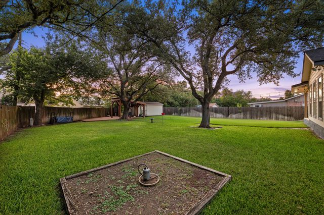 1904 Oakridge DR, Round Rock, TX 78681