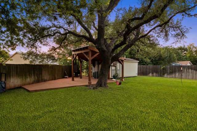 1904 Oakridge DR, Round Rock, TX 78681