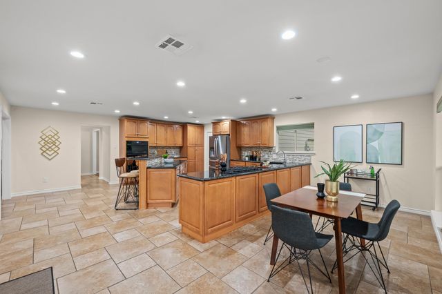 1904 Oakridge DR, Round Rock, TX 78681