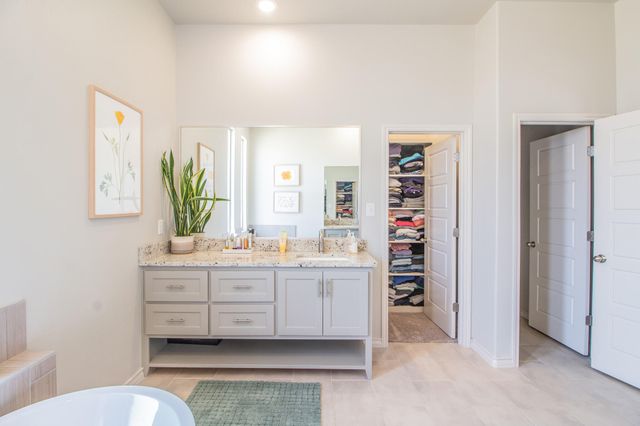 716 Ventoso Circle, Wolfforth, TX 79382