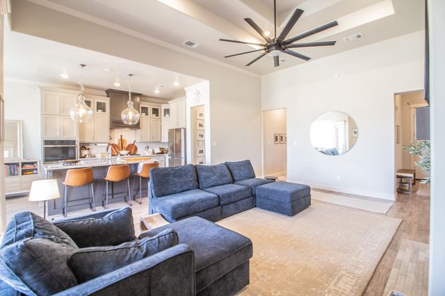 716 Ventoso Circle, Wolfforth, TX 79382