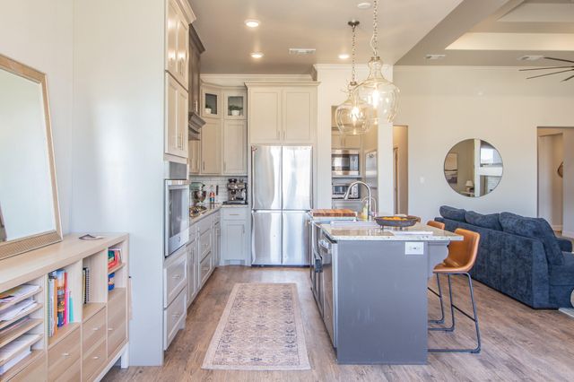 716 Ventoso Circle, Wolfforth, TX 79382