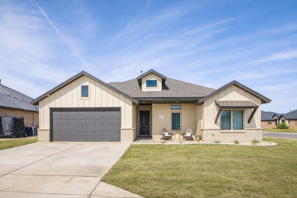 716 Ventoso Circle, Wolfforth, TX 79382