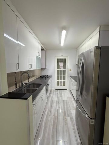 142-05 Roosevelt Avenue 415, Flushing, NY 11354