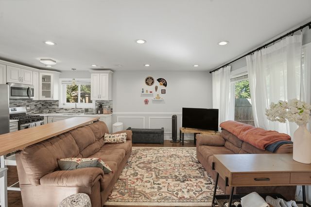 6712 S Evans Avenue, Chicago, IL 60637