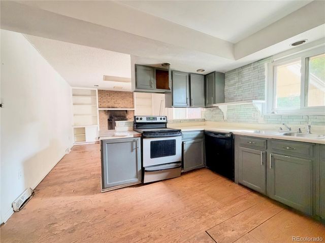 1996 S Olathe Street, Aurora, CO 80013
