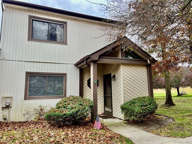 46 Blue Point Road E, Holtsville, NY 11742