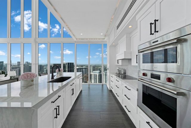 888 Biscayne Blvd 5701, Miami, FL 33132
