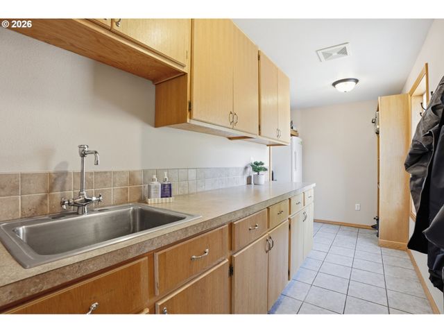 13708 Ne 401ST Way, Amboy, WA 98601