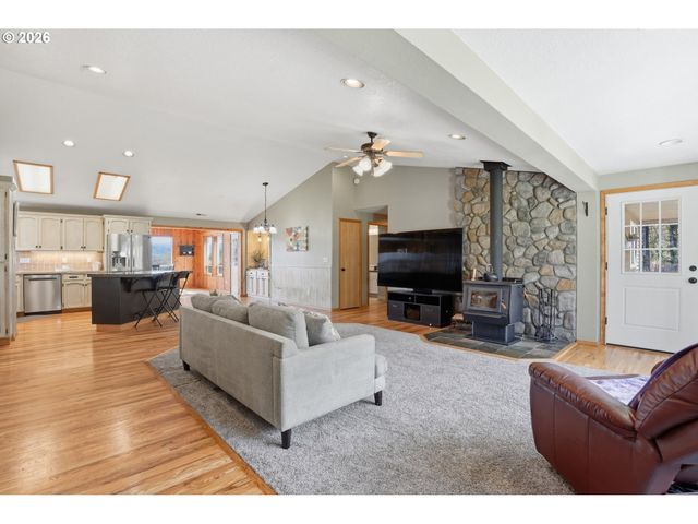 13708 Ne 401ST Way, Amboy, WA 98601