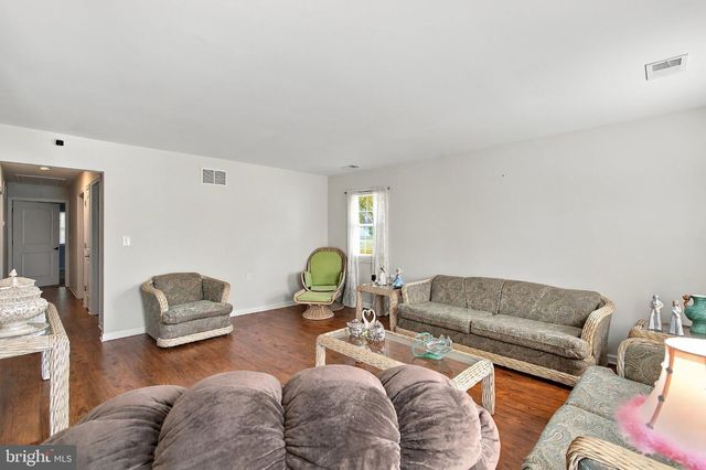 216 YORKTOWNE DR, Little Egg Harbor Twp, NJ 08087