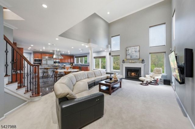 5 Robert Ct, Monroe Twp., NJ 08831
