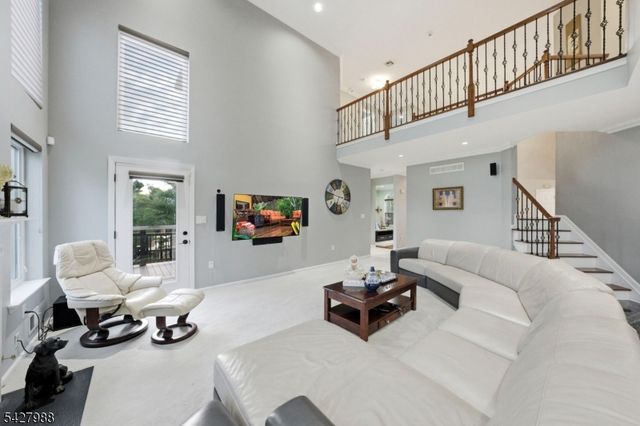 5 Robert Ct, Monroe Twp., NJ 08831