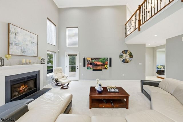 5 Robert Ct, Monroe Twp., NJ 08831