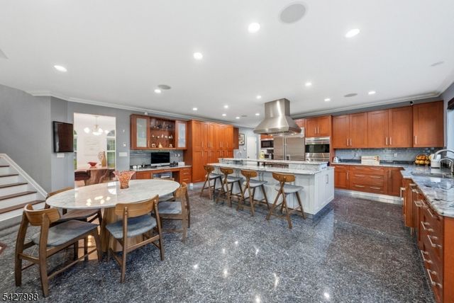 5 Robert Ct, Monroe Twp., NJ 08831