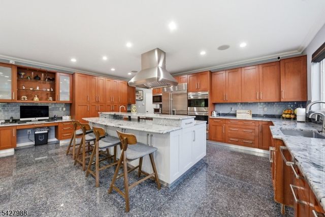 5 Robert Ct, Monroe Twp., NJ 08831