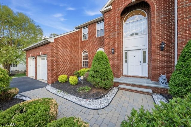 5 Robert Ct, Monroe Twp., NJ 08831