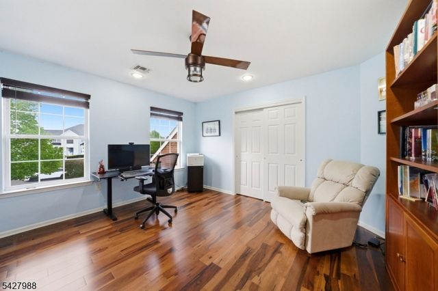 5 Robert Ct, Monroe Twp., NJ 08831